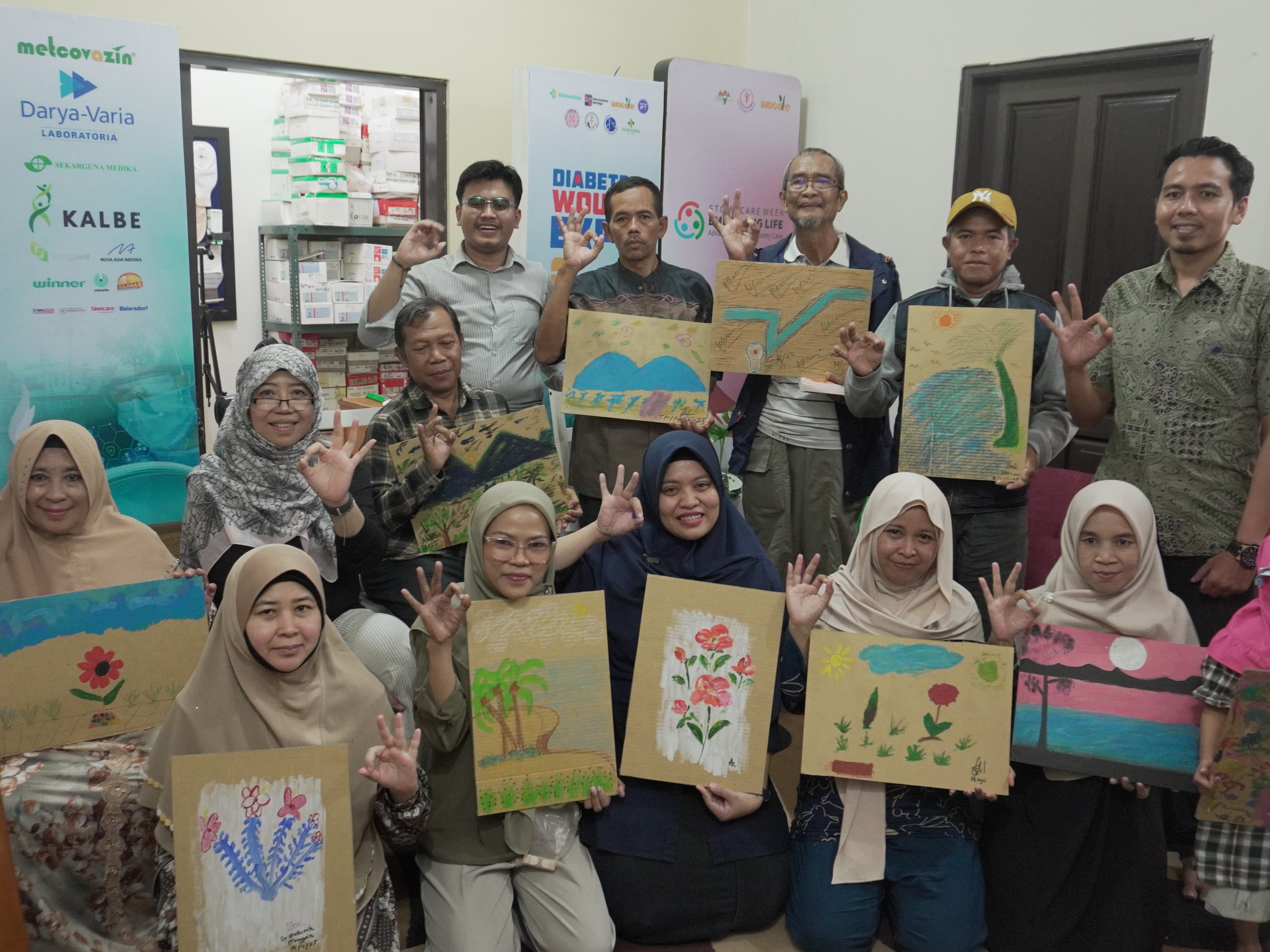 Kegiatan Melukis Bersama Komunitas Ostomate InOA di Museum Ostomate: Meningkatkan Kesejahteraan Mental dan Emosional Secara Kreatif