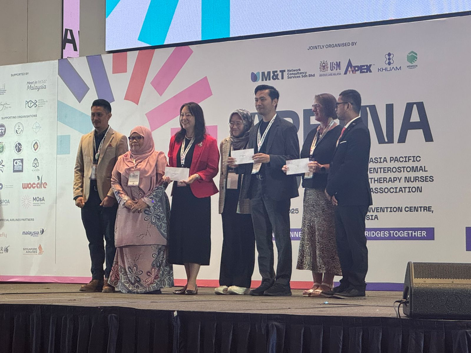 TIM STUDENT INDONESIAN ETNEP MEMENANGKAN VIDEO KOMPETISI ASIA PASIFIC ENTEROSTOMAL THERAPY NURSING ASSOCIATION CONFERENCE