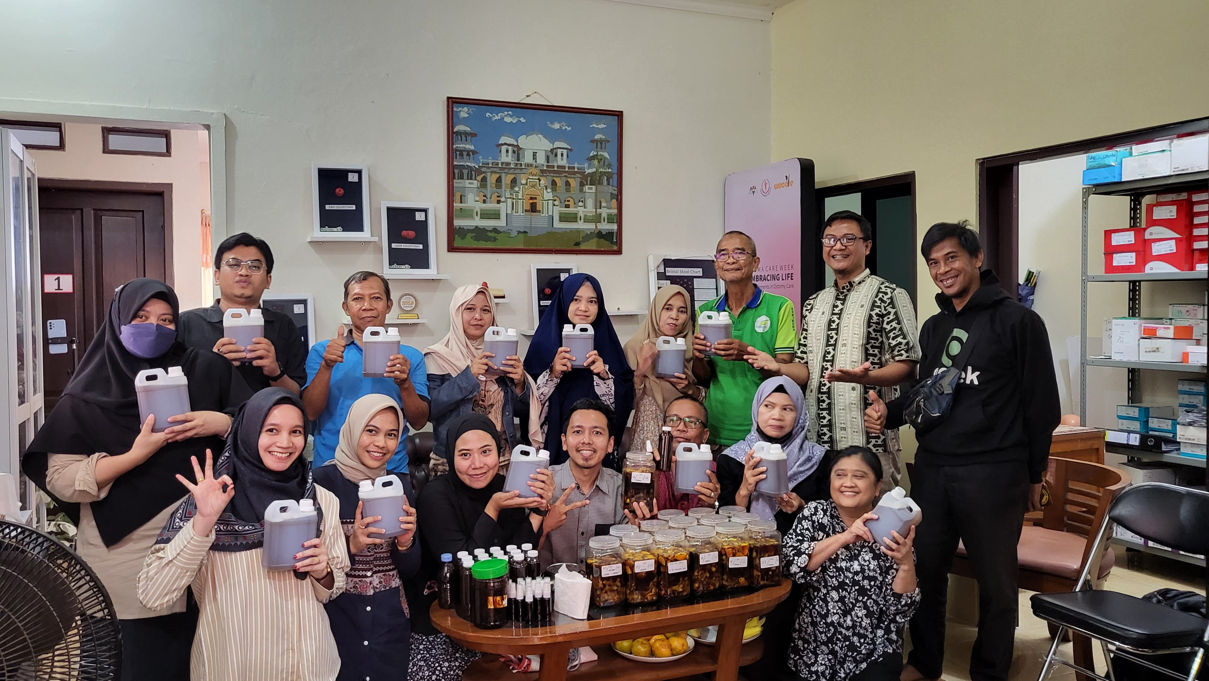 Museum Ostomi Indonesia Gelar Pelatihan Eco Enzyme, Ajak Komunitas Ostomate INOA Bogor Jadi Agen Perubahan Lingkungan