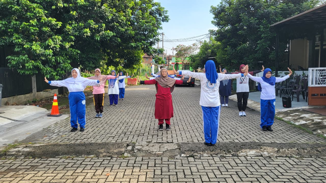 Semangat Sehat dan Kebersamaan: Senam Ceria Ostomate dan Lansia di Taman Sari Persada