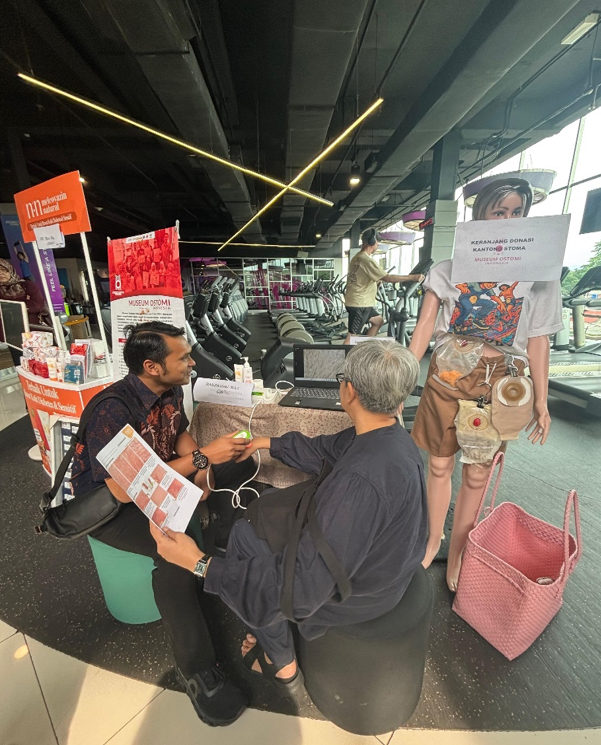 Pameran Museum Ostomi Indonesia di Celebrity Fitness Botani Square dalam Rangka HUT ke-17